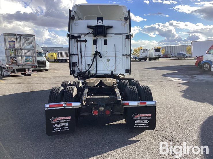 2013-freightliner-cascadia-125-image-6