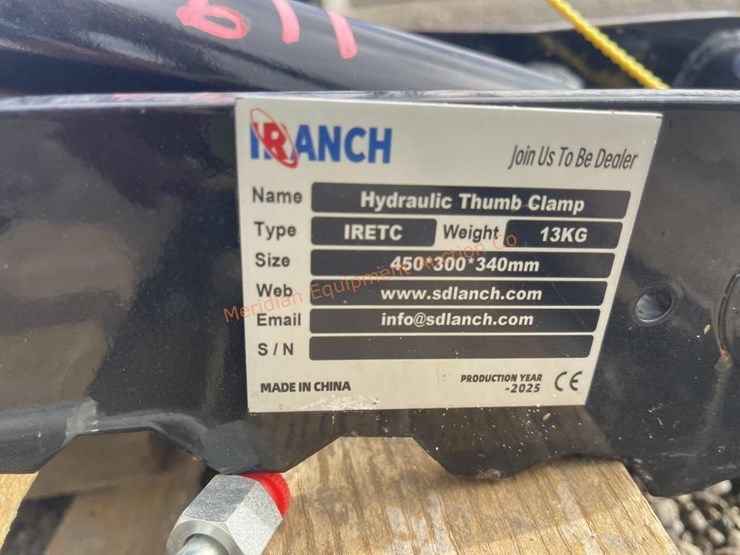 ir-mini-excavator-hydraulic-thumb-image-3