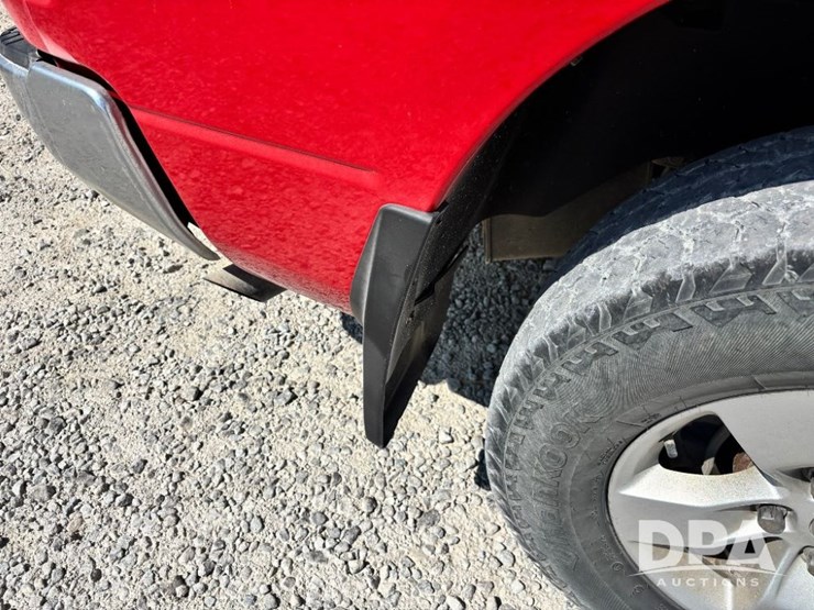 2017-ram-1500-slt-image-40