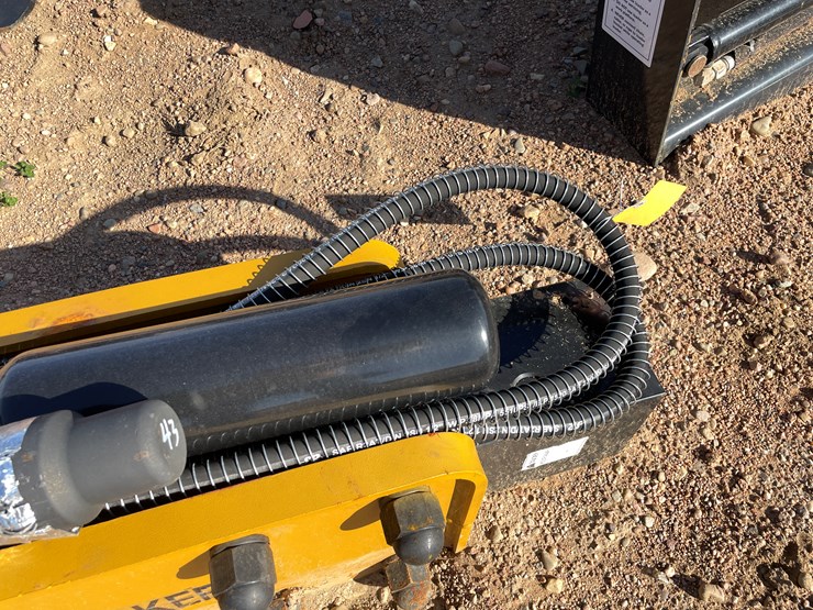 #4093-•-wolverine-hydraulic-breaker-attachment-image-4