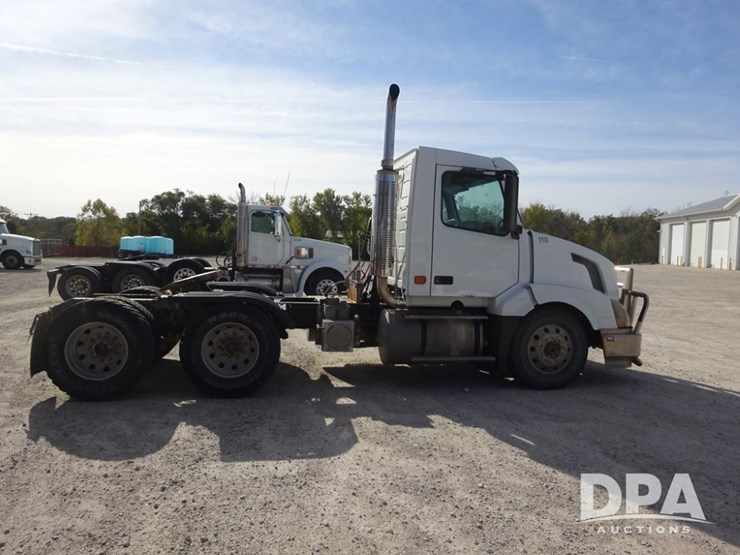 2007-volvo-vnl-day-cab-truck-(pz13987,-unit-110)-image-19