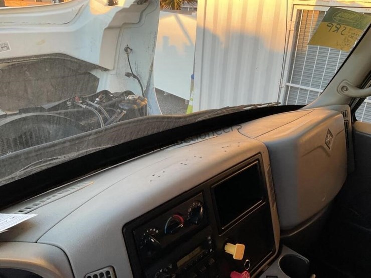 2008-international-7400-image-23