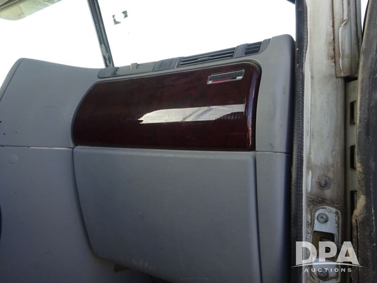 2018-freightliner-coronado-day-cab-glider-truck-(pz13996,-unit-773)-image-79