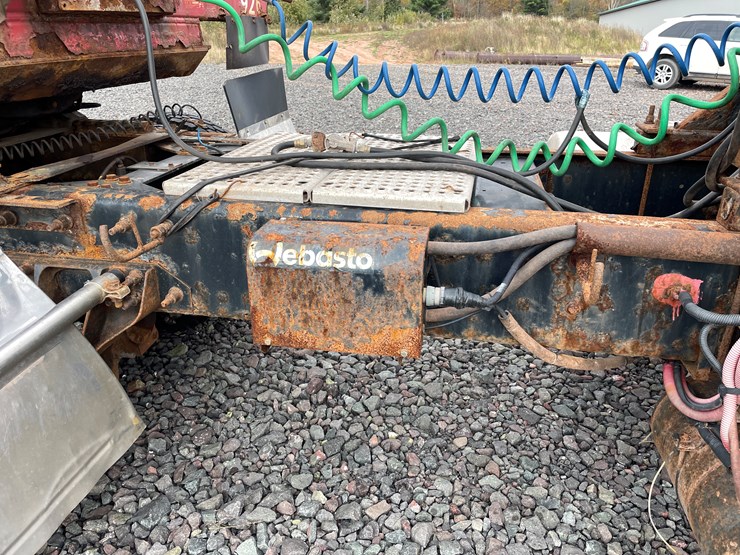 #1002-•-2021-international-semi-tractor-(has-mi-title)-image-20