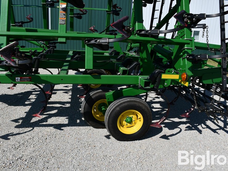 2013-john-deere-2210l-image-18