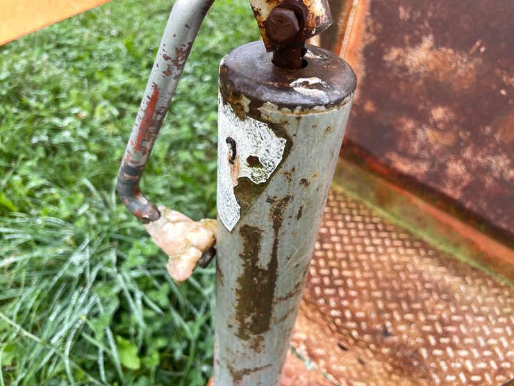 #8038-•-single-axle-horse-trailer-(no-title)-image-23