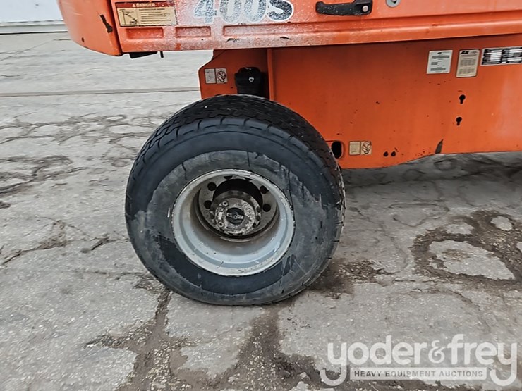 2017-jlg-400s-image-8