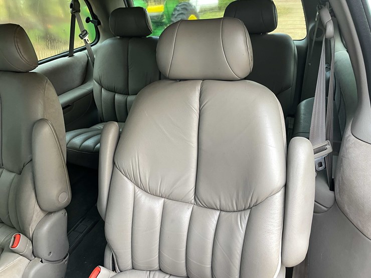 1999-chrysler-town-&-country-image-117