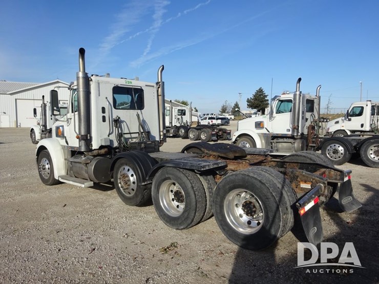 2016-freightliner-coronado-day-cab-glider-truck-(pz13982,-unit-720)-image-28