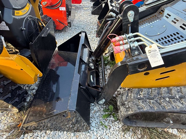 cfg-industrial-kkta27-mini-track-loader-image-2