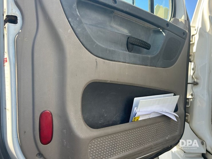 2012-freightliner-cascadia-truck-(cp1182-unit-517)-image-34