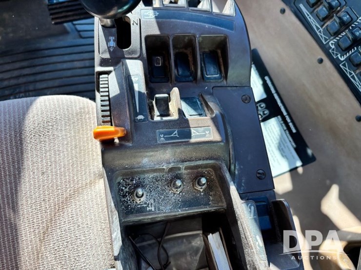 2013-john-deere-4830-image-122