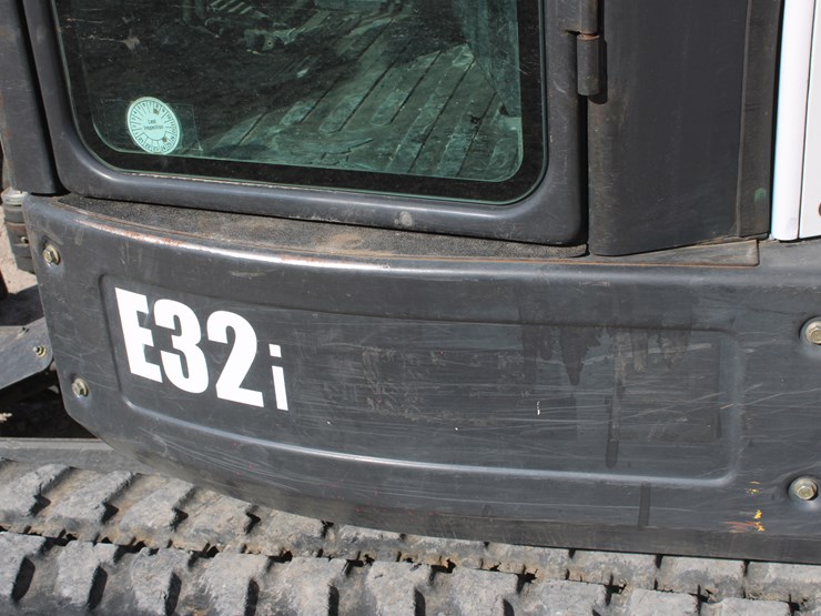 2016-bobcat-e32i-image-30