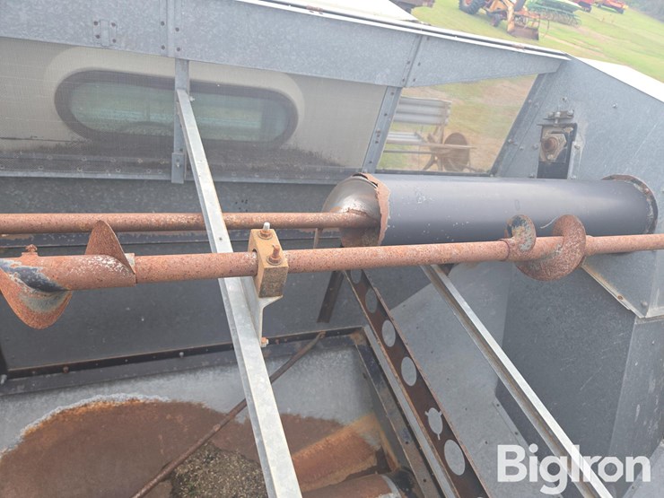 1976-gleaner-m-image-17