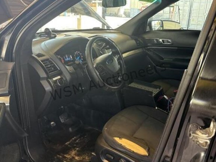 2016-ford-explorer-image-22