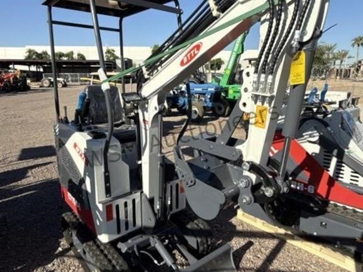 2025-battler-et15h-6-mini-excavator-image-1