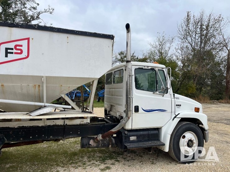 1995-freightliner-fl70-image-7