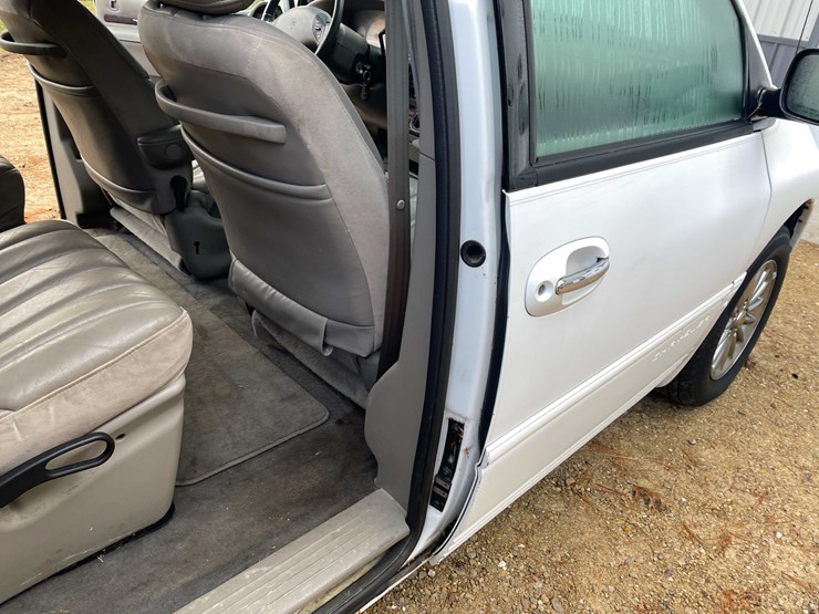 1999-chrysler-town-&-country-image-81