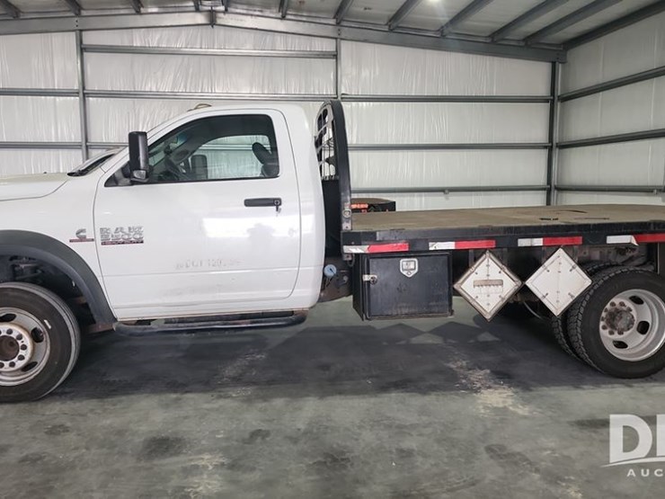 2015-dodge-ram-5500-image-2