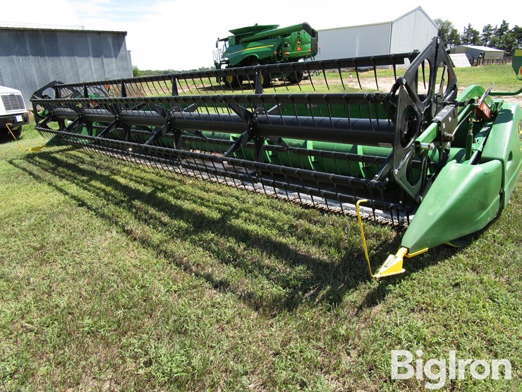 2018-john-deere-625f-image-1