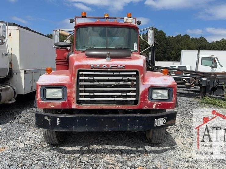 2000-mack-rd690s-image-2