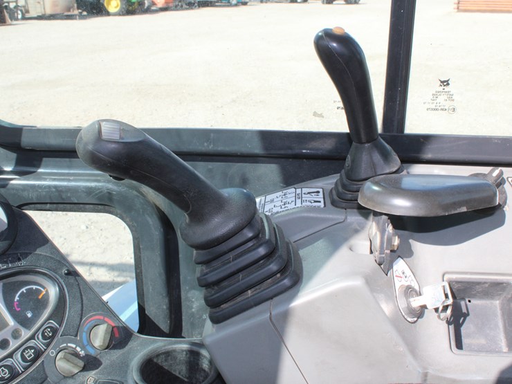 2016-bobcat-e32i-image-52