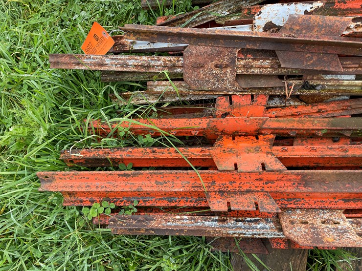 #9607-•-pile-of-t-posts-image-6