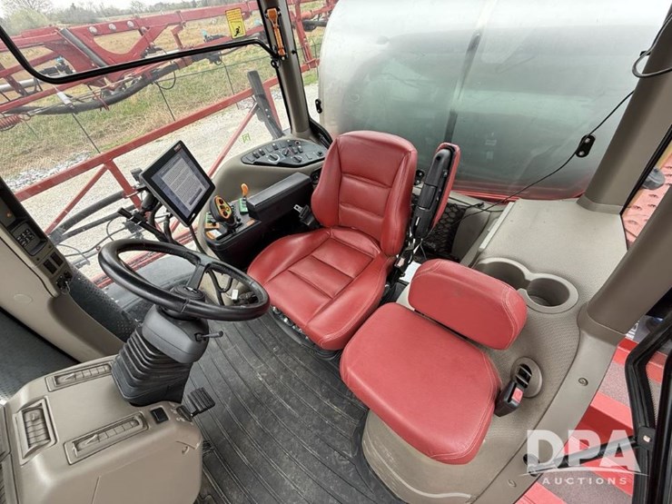 2020-case-ih-trident-5550-image-45
