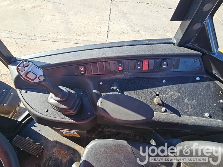 2021-jcb-407-image-19