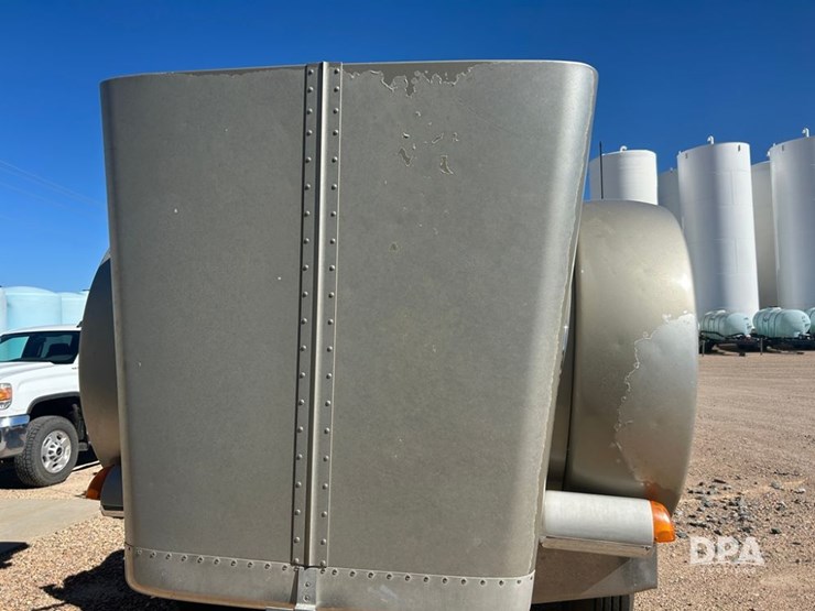 2004-peterbilt-379-image-33