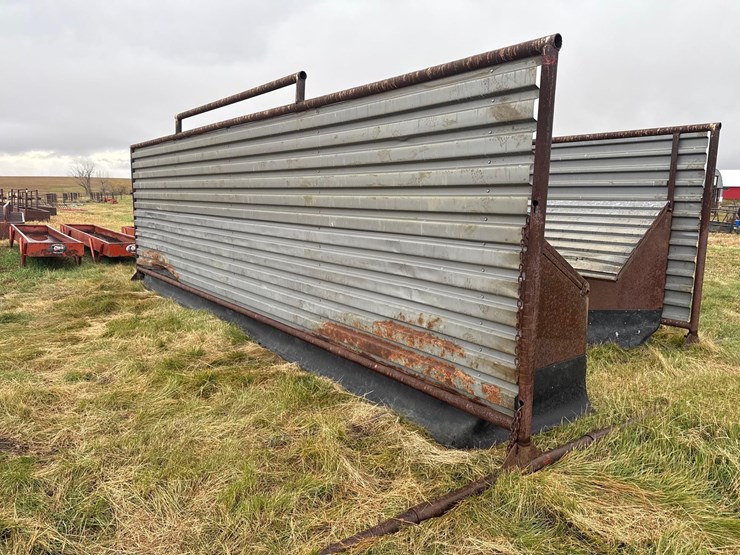 freestanding-windbreak-panel-and-calf-shelter-image-2