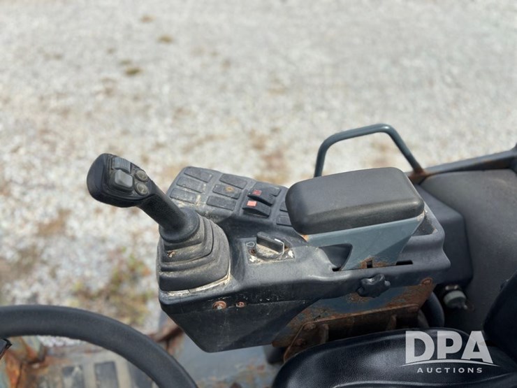 2018-gehl-750-image-35