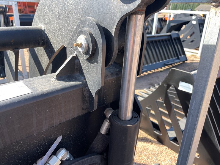 #4102-•-78"-heavy-brush-grapple-bucket-attachment-image-18