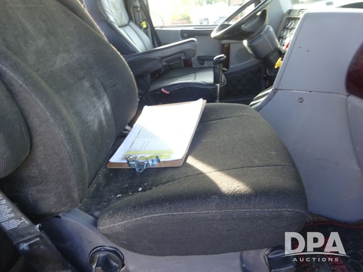 2016-freightliner-coronado-day-cab-glider-truck-(pz13982,-unit-720)-image-83