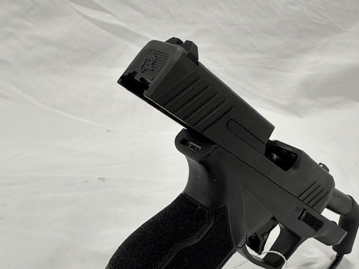 #2025-00065-•-taurus-gx4-pistol-image-31