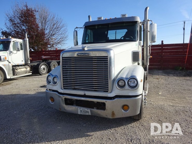 2016-freightliner-coronado-day-cab-glider-truck-(pz13982,-unit-720)-image-4