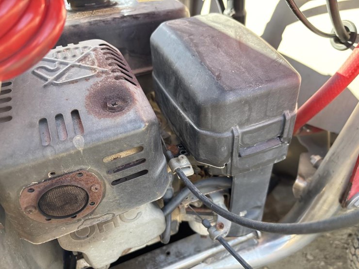 #3842-•-2016-toro-spreader-sprayer-image-16