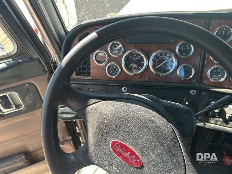 2004-peterbilt-379-image-44