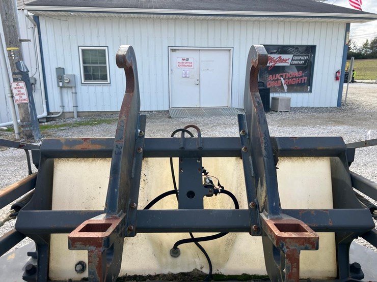 caterpillar-100-image-10