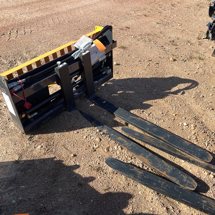 #4087 • Wolverine Pallet Fork Hydraulic Adjustable Attachment