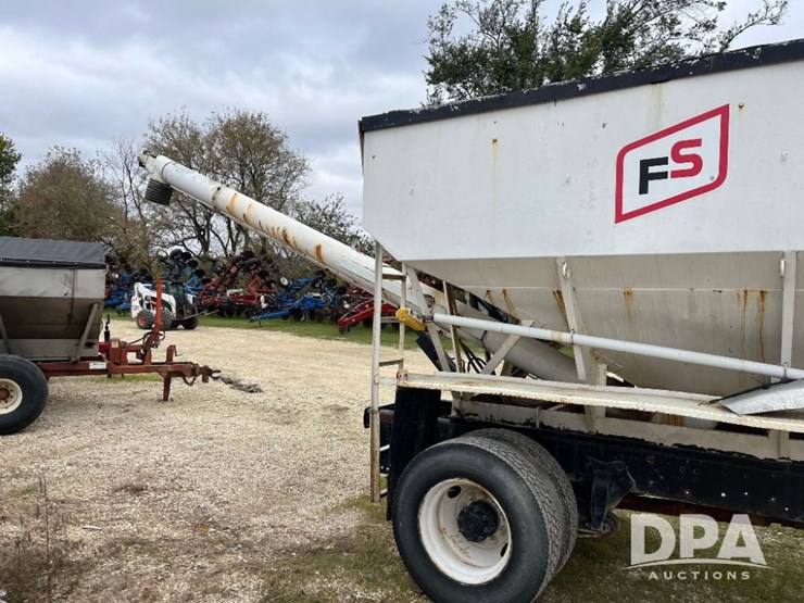 1995-freightliner-fl70-image-8