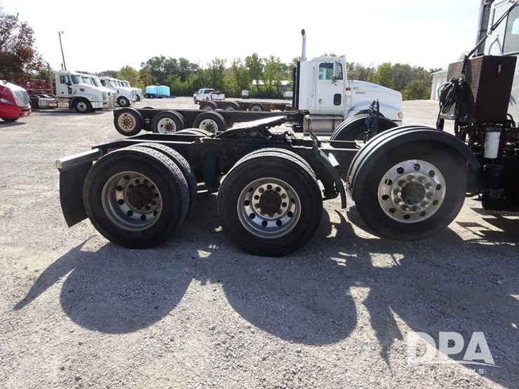 2017-freightliner-coronado-day-cab-glider-truck-(pz13993,-unit-725)-image-42