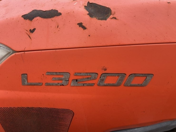 2010-kubota-l3200-image-10