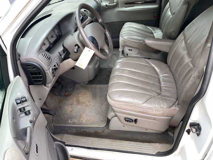 1999-chrysler-town-&-country-image-129