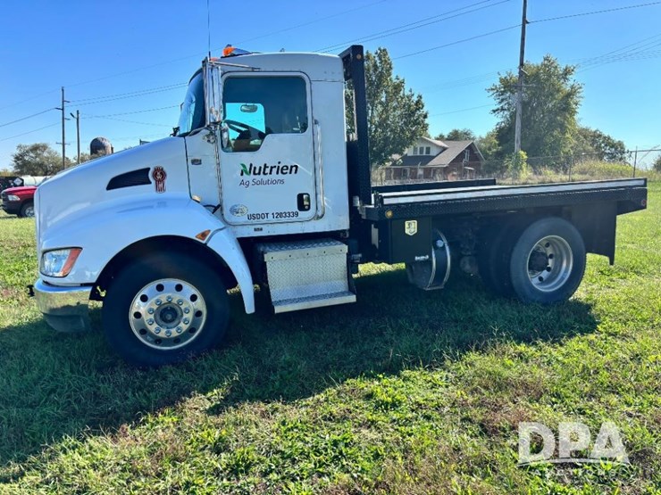 2013-kenworth-t370-image-12