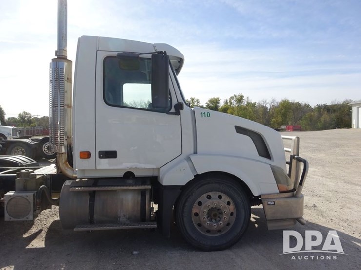 2007-volvo-vnl-day-cab-truck-(pz13987,-unit-110)-image-67