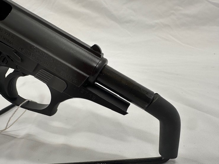 #2025-00052-•-bersa-thunder-22-pistol-image-21