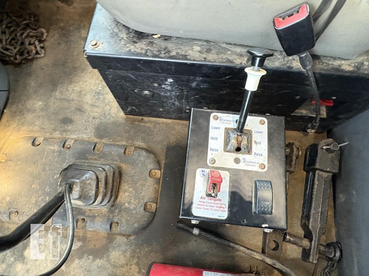 2015-peterbilt-567-image-29