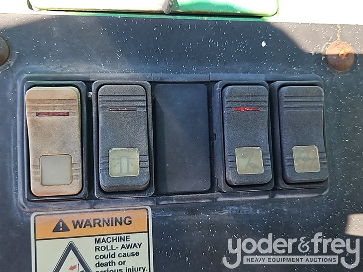 2016-sky-trak-6042-image-29