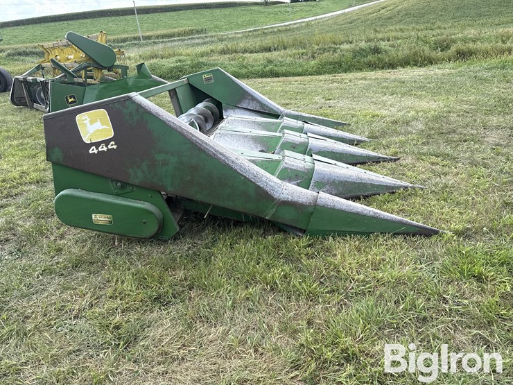 john-deere-444-image-4